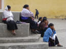 Chiapas - San Cristobal de Las Casas, gente in attesa